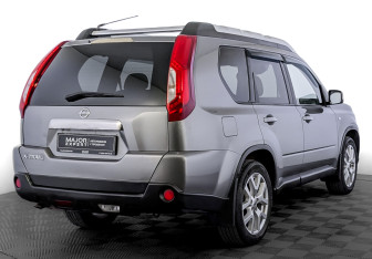 Подержанный автомобиль Nissan X-Trail 2013 года (5 фото)