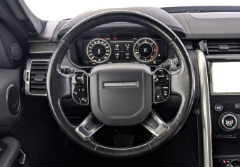 Подержанный автомобиль Land Rover Discovery 2018 года (22 фото)