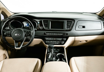 Подержанный автомобиль Kia Carnival 2019 года (6 фото)