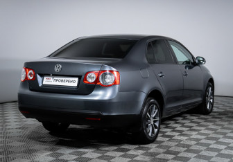 Подержанный автомобиль Volkswagen Jetta Sedan 2010 года (5 фото)