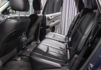 Подержанный автомобиль Nissan Pathfinder 2014 года (12 фото)