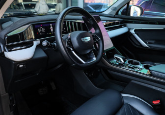 Подержанный автомобиль Geely Atlas 2024 года (12 фото)