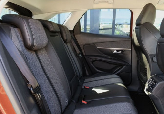Подержанный автомобиль Peugeot 3008 2018 года (22 фото)