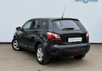 Подержанный автомобиль Nissan Qashqai 2013 года (7 фото)