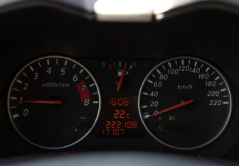 Подержанный автомобиль Nissan Note 2011 года (9 фото)