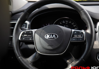 Подержанный автомобиль Kia Sorento 2018 года (12 фото)