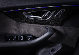 Подержанный автомобиль Audi Q7 2021 года (19 фото)