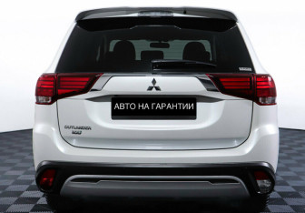 Подержанный автомобиль Mitsubishi Outlander 2021 года (4 фото)
