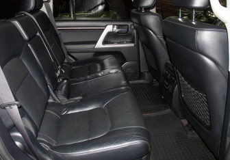 Подержанный автомобиль Toyota Land Cruiser Suv 2014 года (13 фото)