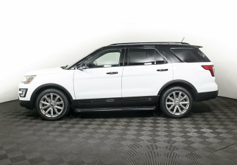Подержанный автомобиль Ford Explorer 2017 года (3 фото)
