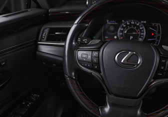 Подержанный автомобиль Lexus ES 2020 года (17 фото)