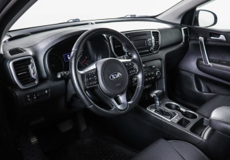 Подержанный автомобиль Kia Sportage 2017 года (8 фото)