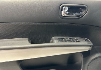 Подержанный автомобиль Nissan X-Trail 2013 года (17 фото)