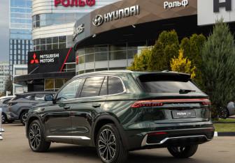 Подержанный автомобиль Geely Monjaro 2025 года (5 фото)