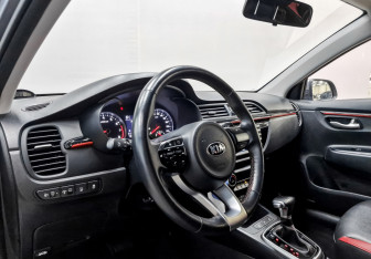 Подержанный автомобиль Kia Rio Sedan 2020 года (16 фото)