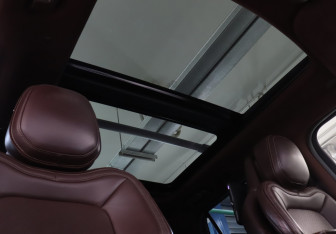 Подержанный автомобиль Lincoln Navigator 2018 года (19 фото)