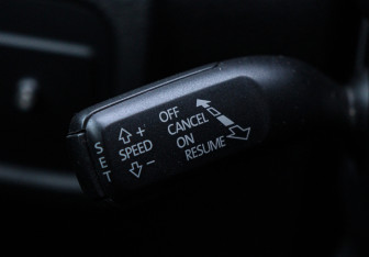 Подержанный автомобиль Volkswagen Touareg 2012 года (14 фото)