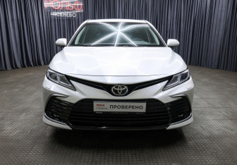 Подержанный автомобиль Toyota Camry Sedan 2022 года (2 фото)