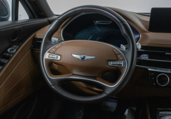 Подержанный автомобиль Genesis G80 2022 года (15 фото)