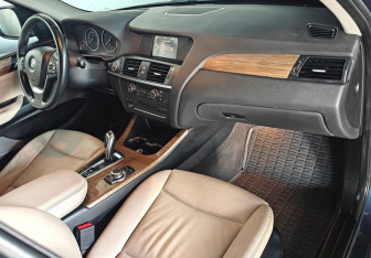 Подержанный автомобиль BMW X3 2011 года (9 фото)