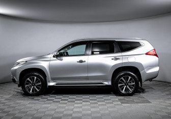 Подержанный автомобиль Mitsubishi Pajero Sport 2017 года (8 фото)