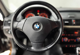 Подержанный автомобиль BMW X1 2013 года (14 фото)