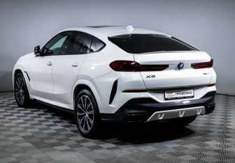 Подержанный автомобиль BMW X6 2021 года (7 фото)