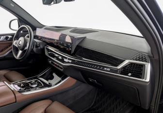 Подержанный автомобиль BMW X5 2024 года (11 фото)
