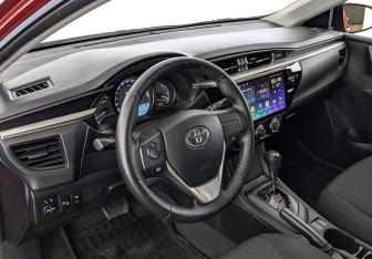 Подержанный автомобиль Toyota Corolla Sedan 2013 года (15 фото)