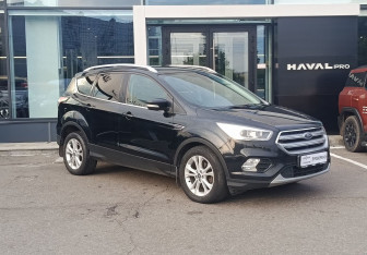 Подержанный автомобиль Ford Kuga 2017 года (3 фото)