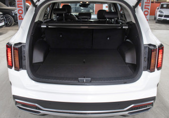 Подержанный автомобиль Kia Sorento 2022 года (10 фото)