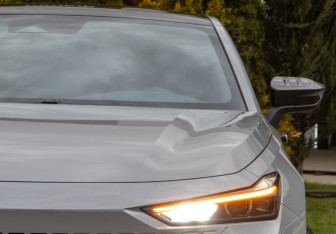 Подержанный автомобиль Changan UNI-V 2023 года (28 фото)