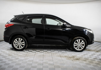 Подержанный автомобиль Hyundai ix35 2011 года (4 фото)