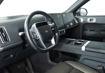 Подержанный автомобиль LiXiang L9 2024 года (13 фото)
