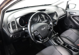 Подержанный автомобиль Kia Cerato Sedan 2019 года (9 фото)