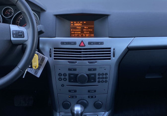 Подержанный автомобиль Opel Astra Hatchback 2014 года (12 фото)