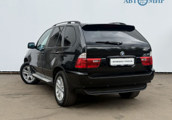 Подержанный автомобиль BMW X5 2005 года (7 фото)