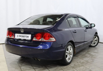 Подержанный автомобиль Honda Civic Sedan 2007 года (4 фото)