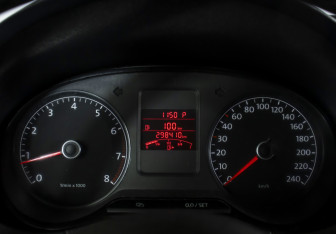 Подержанный автомобиль Volkswagen Polo Sedan 2011 года (11 фото)