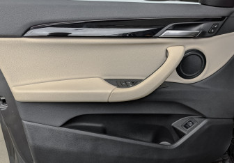 Подержанный автомобиль BMW X2 2020 года (19 фото)
