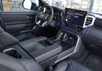 Подержанный автомобиль Toyota Sequoia 2022 года (10 фото)