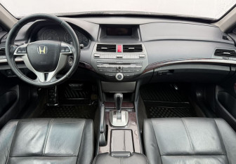 Подержанный автомобиль Honda Crosstour 2012 года (14 фото)