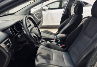 Подержанный автомобиль Hyundai i30 Wagon 2013 года (10 фото)