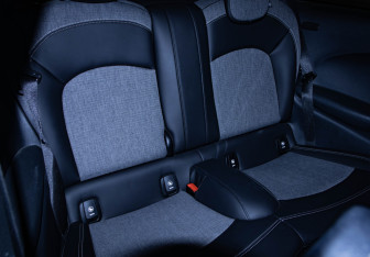 Подержанный автомобиль MINI Hatch 2019 года (22 фото)