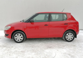 Подержанный автомобиль Skoda Fabia Hatchback 2013 года (8 фото)