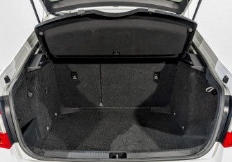 Подержанный автомобиль Skoda Octavia Liftback 2019 года (10 фото)