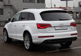 Подержанный автомобиль Audi Q7 2014 года (7 фото)