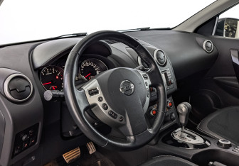 Подержанный автомобиль Nissan Qashqai 2013 года (15 фото)