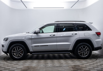 Подержанный автомобиль Jeep Grand Cherokee 2021 года (8 фото)