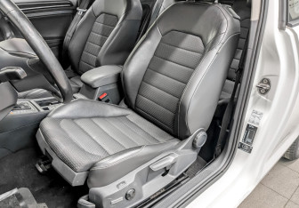 Подержанный автомобиль Volkswagen Golf Hatchback 2014 года (19 фото)